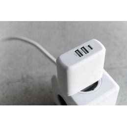 https://compmarket.hu/products/172/172511/fixed-mains-charger-with-usb-c-and-2xusb-output-pd-support-60w-white_1.jpg