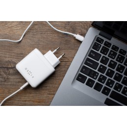 https://compmarket.hu/products/172/172511/fixed-mains-charger-with-usb-c-and-2xusb-output-pd-support-60w-white_4.jpg