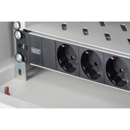 https://compmarket.hu/products/163/163897/digitus-dn-95411-aluminium-outlet-strip-3-safety-outlets-2m-supply-safety-plug_2.jpg