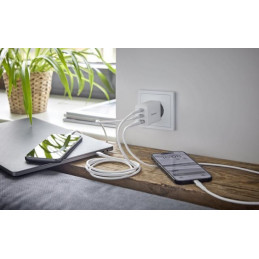 Intenso W65ACC GaN Power Adapter White