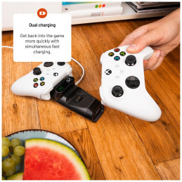 FIXED Kettős töltőállomás Xbox Series S, X kontrollerhez és One vezeték nélküli vezérlőkhöz, fekete